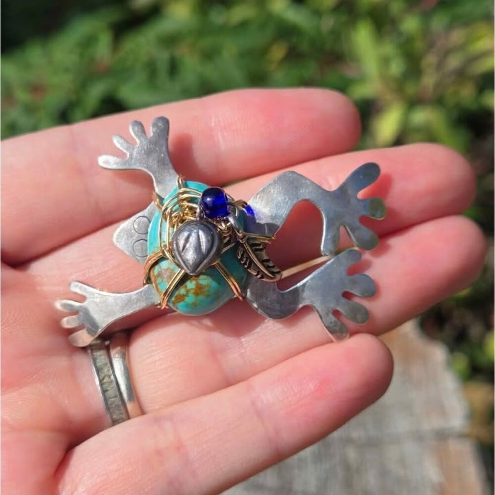 Michelle Delong Signed Artisan Made Silver Frog Brooch Pin Turquoise 14kgf Wire